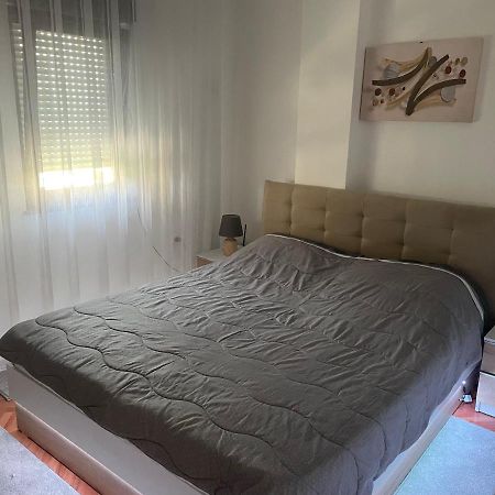 Modern Reality Appartement Kumanovo Buitenkant foto